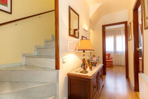Huvila myytävänä Sant Just Desvern, Barcelona, Espanja, 4 makuuhuonetta, 168 m2 No. 192736 - kuva 29