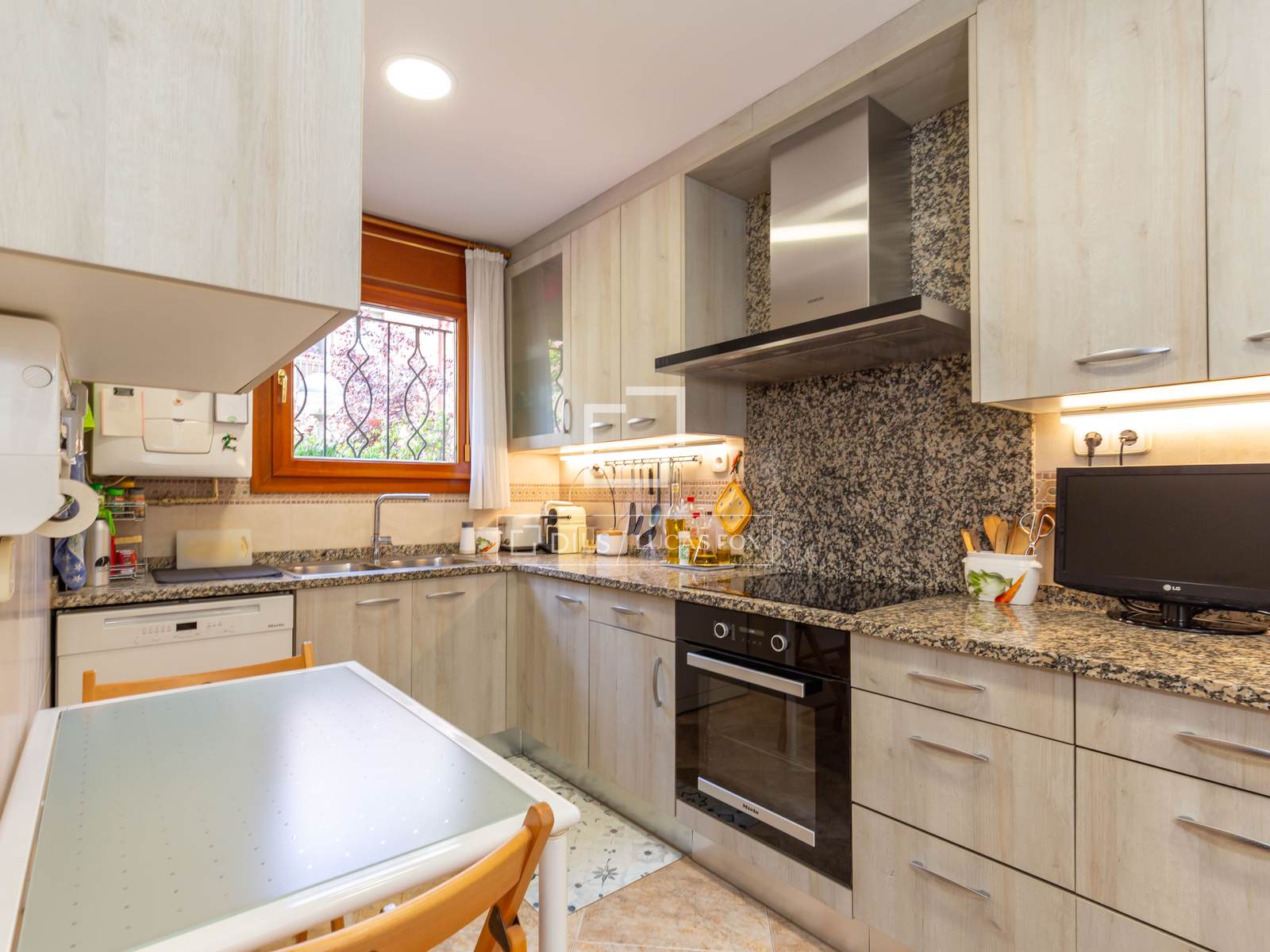 Villa a Sant Just Desvern, Barcelona, Spagna 4 camere da letto, 168 mq. N° 192736