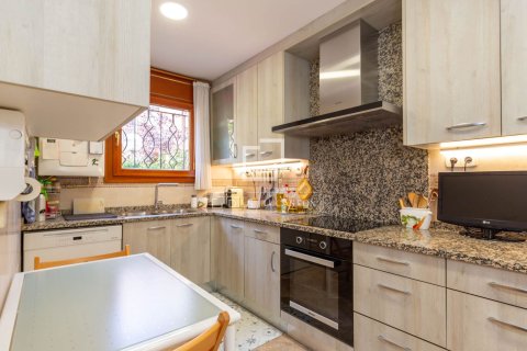 Huvila myytävänä Sant Just Desvern, Barcelona, Espanja, 4 makuuhuonetta, 168 m2 No. 192736 - kuva 16