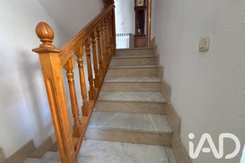 Casa adosada en venta en El Tiemblo, Ávila, España No. 192097 - foto 28