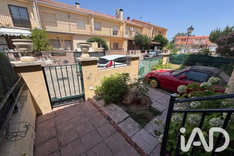 Casa adosada en venta en El Tiemblo, Ávila, España No. 192097 - foto 3
