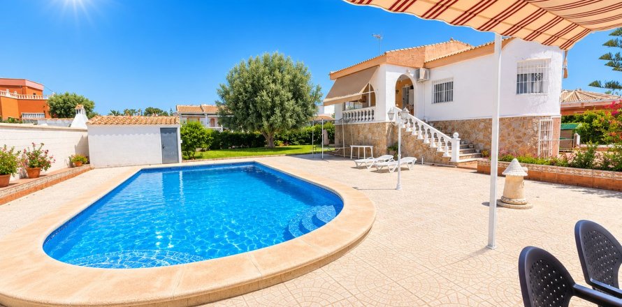 Huvila Torrevieja, Alicante, Espanja 200 m2 No. 192258