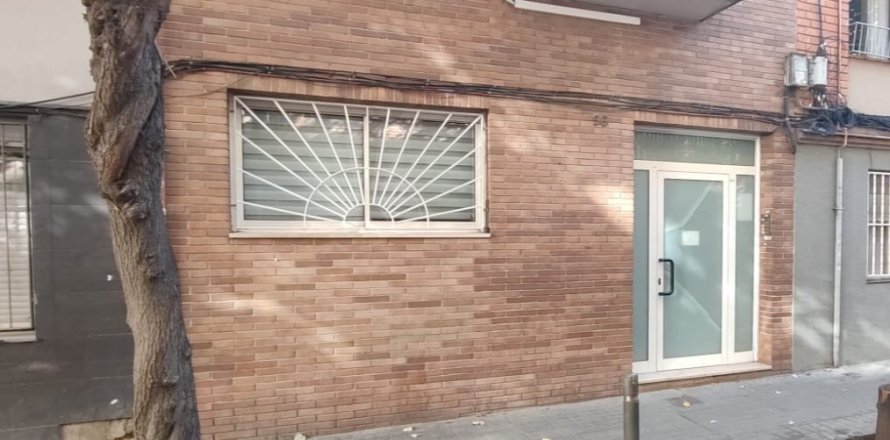 Wohnung in Barcelona, Spanien 3 Schlafzimmer, 90 m2 Nr. 191335