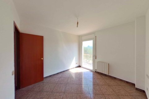 Apartment for sale in Terrassa, Barcelona, Spain 3 bedrooms, 77 sq.m. No. 191337 - photo 13