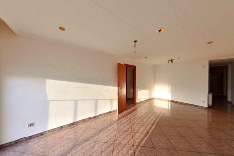 Apartment for sale in Terrassa, Barcelona, Spain 3 bedrooms, 77 sq.m. No. 191337 - photo 2