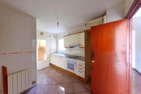 Apartment for sale in Terrassa, Barcelona, Spain 3 bedrooms, 77 sq.m. No. 191337 - photo 3