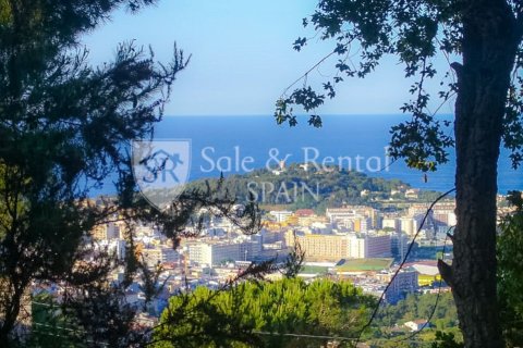 House for sale in Lloret de Mar, Girona, Spain 4 bedrooms, 270 sq.m. No. 166388 - photo 2