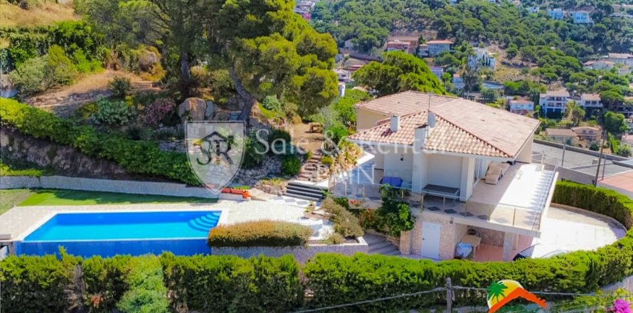 House in Lloret de Mar, Girona, Spain 4 bedrooms, 270 sq.m. No. 166388