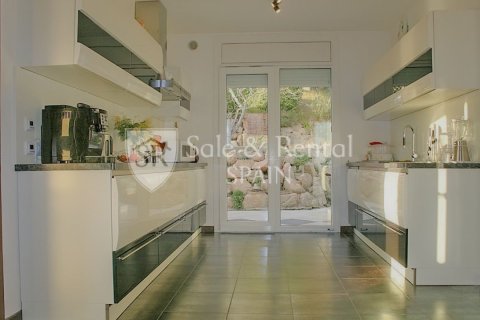 House for sale in Lloret de Mar, Girona, Spain 4 bedrooms, 270 sq.m. No. 166388 - photo 8