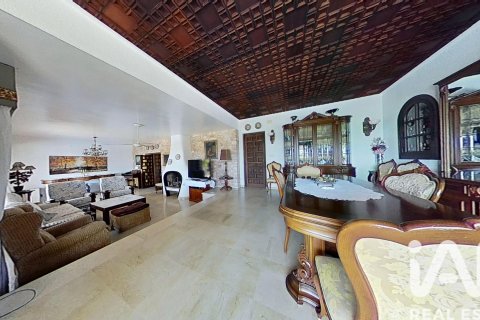 Dom w Santa Pola, Alicante, Hiszpania 5 sypialni, 408 mkw. nr 152860 – zdjęcie 23