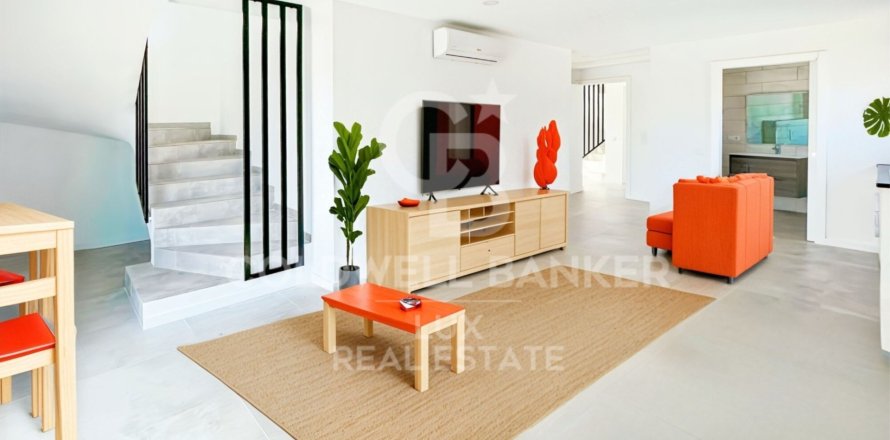 Tvåvåningslägenhet i Roses, Girona, Spanien 2 sovrum, 61 kvm. Nr. 160258