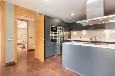 Villa till salu i Bellaterra, Barcelona, Spanien 6 sovrum, 620 kvm. Nr. 150861 - foto 9