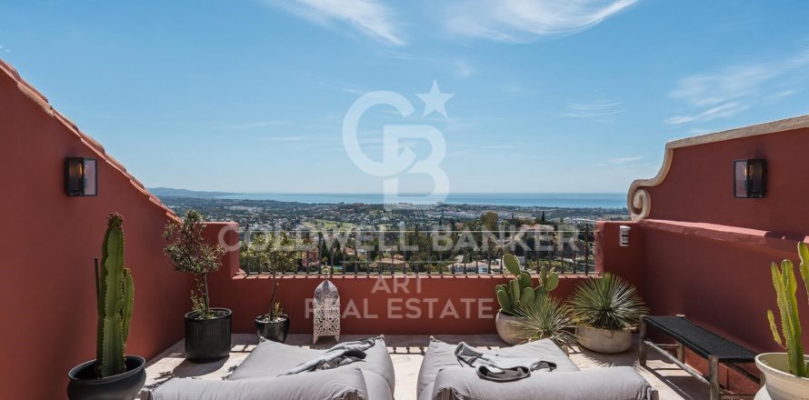 Attico a Benahavis, Malaga, Spagna 3 camere da letto, 189 mq. N° 158600