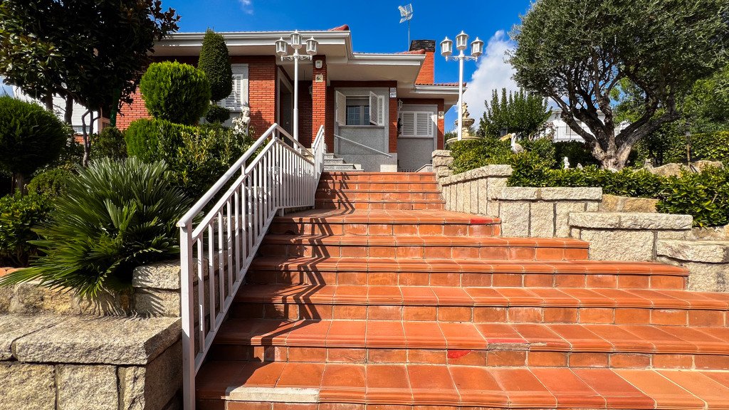 Villa i Soto del Real, Madrid, Spanien 4 sovrum, 487 kvm. Nr. 105765