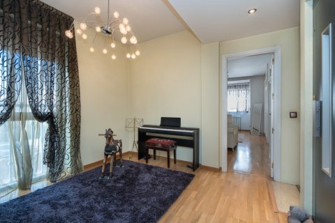 Casa adosada en venta Madrid, España 4 dormitorios, 462 m2 No. 108093 - foto 9