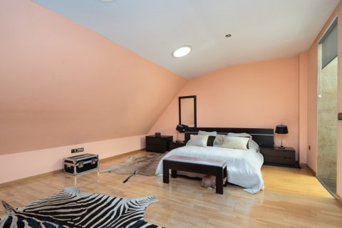 Casa adosada en venta Madrid, España 4 dormitorios, 462 m2 No. 108093 - foto 23