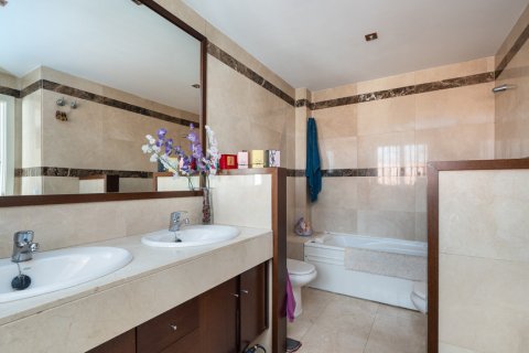 Casa adosada en venta Madrid, España 4 dormitorios, 462 m2 No. 108093 - foto 13