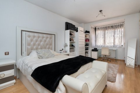 Casa adosada en venta Madrid, España 4 dormitorios, 462 m2 No. 108093 - foto 10