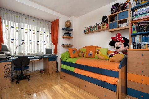 Casa adosada en venta Madrid, España 4 dormitorios, 462 m2 No. 108093 - foto 16