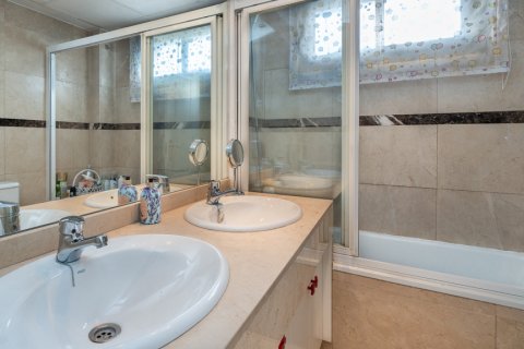 Casa adosada en venta Madrid, España 4 dormitorios, 462 m2 No. 108093 - foto 15