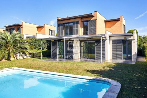 Villa à vendre à Sant Vicenc De Montalt, Barcelona, Espagne, 4 chambres, 266 m2 No. 150950 - photo 1