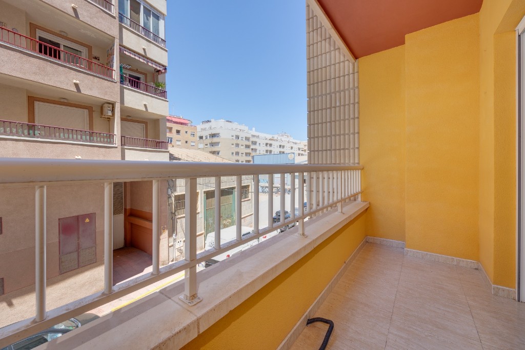 Apartment in Torrevieja, Alicante, Spain 3 bedrooms, 123 sq.m. No. 183568