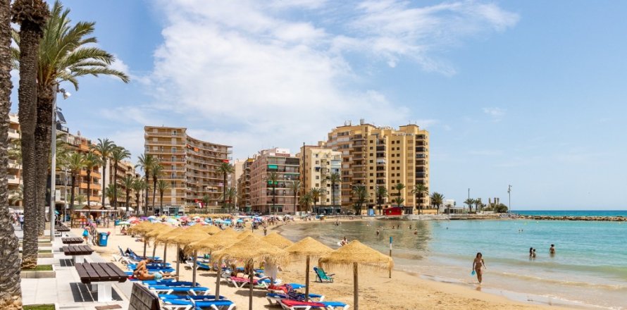 Wohnung in Torrevieja, Alicante, Spanien 3 Schlafzimmer, 123 m2 Nr. 183568
