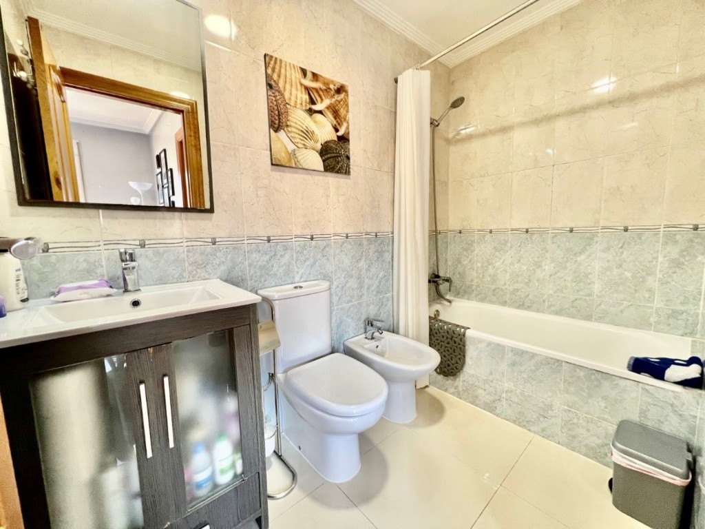 Apartment in Torrevieja, Alicante, Spain 2 bedrooms, 75 sq.m. No. 183567