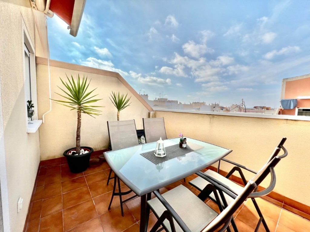 Apartment in Torrevieja, Alicante, Spain 2 bedrooms, 75 sq.m. No. 183567