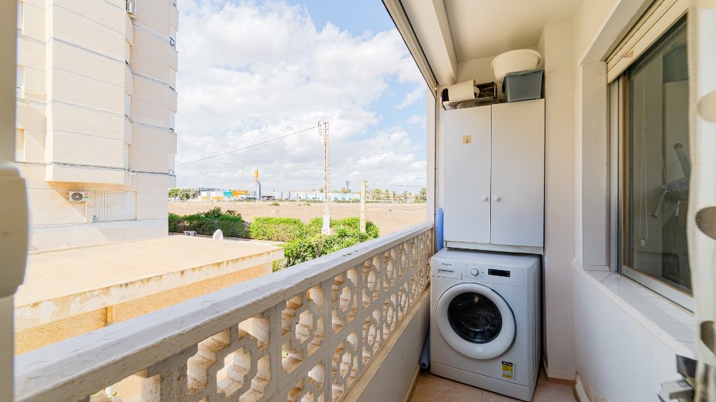 Apartment à Punta Prima, Alicante, Espagne 2 chambres, 56 m2 No. 183563