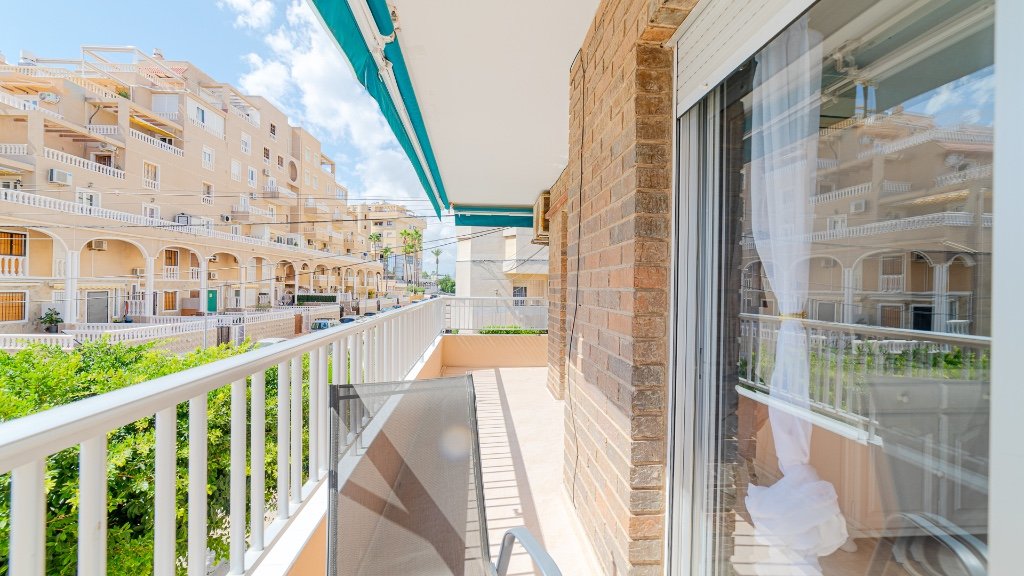 Apartment à Punta Prima, Alicante, Espagne 2 chambres, 56 m2 No. 183563