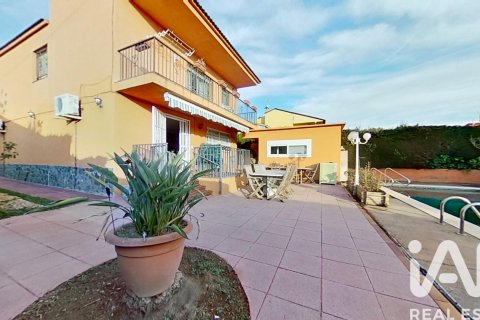 Talo myytävänä El Vendrell, Tarragona, Espanja, 4 makuuhuonetta, 163 m2 No. 152673 - kuva 2