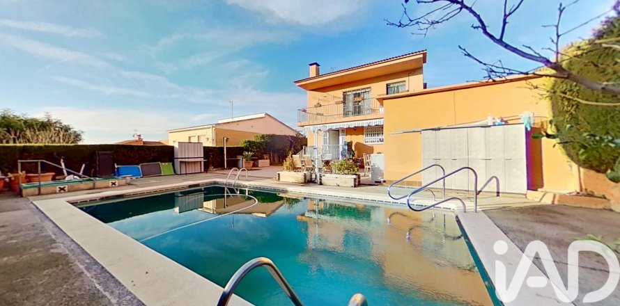 Talo El Vendrell, Tarragona, Espanja 4 makuuhuonetta, 163 m2 No. 152673