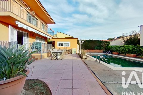 Talo myytävänä El Vendrell, Tarragona, Espanja, 4 makuuhuonetta, 163 m2 No. 152673 - kuva 3