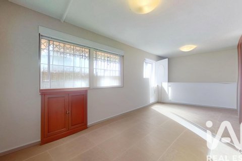 Talo myytävänä El Vendrell, Tarragona, Espanja, 4 makuuhuonetta, 163 m2 No. 152673 - kuva 13