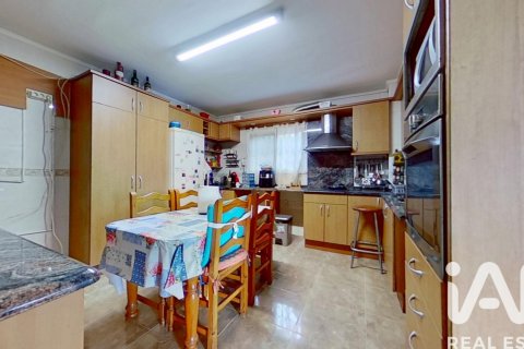 Talo myytävänä El Vendrell, Tarragona, Espanja, 4 makuuhuonetta, 163 m2 No. 152673 - kuva 27