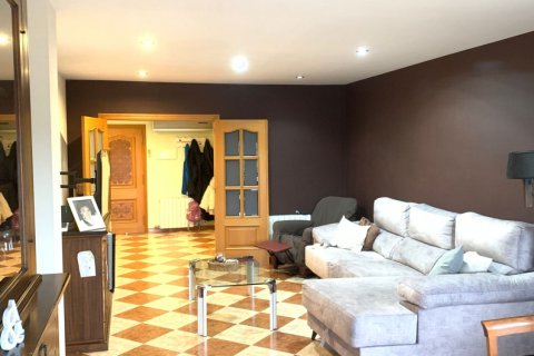 Tvåvåningslägenhet till salu i Camarles, Tarragona, Spanien 4 sovrum, 275 kvm. Nr. 152672 - foto 2