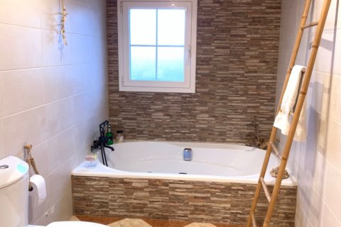 Tvåvåningslägenhet till salu i Camarles, Tarragona, Spanien 4 sovrum, 275 kvm. Nr. 152672 - foto 4