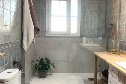 Tvåvåningslägenhet till salu i Camarles, Tarragona, Spanien 4 sovrum, 275 kvm. Nr. 152672 - foto 5