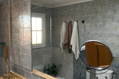 Tvåvåningslägenhet till salu i Camarles, Tarragona, Spanien 4 sovrum, 275 kvm. Nr. 152672 - foto 6