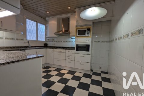 Apartment for sale in Barcelona, Spain 4 bedrooms, 135 sq.m. No. 152670 - photo 16