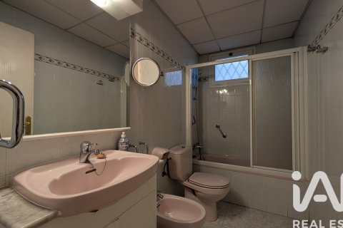 Apartment for sale in Barcelona, Spain 4 bedrooms, 135 sq.m. No. 152670 - photo 20