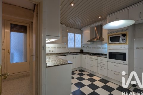 Apartment for sale in Barcelona, Spain 4 bedrooms, 135 sq.m. No. 152670 - photo 28