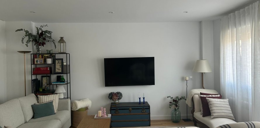 Apartamento en Madrid, España 2 dormitorios, 84 m2 No. 180043