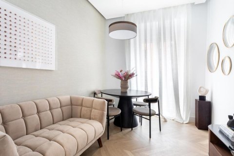 Apartamento en Madrid, España 2 dormitorios, 73 m2 No. 180046