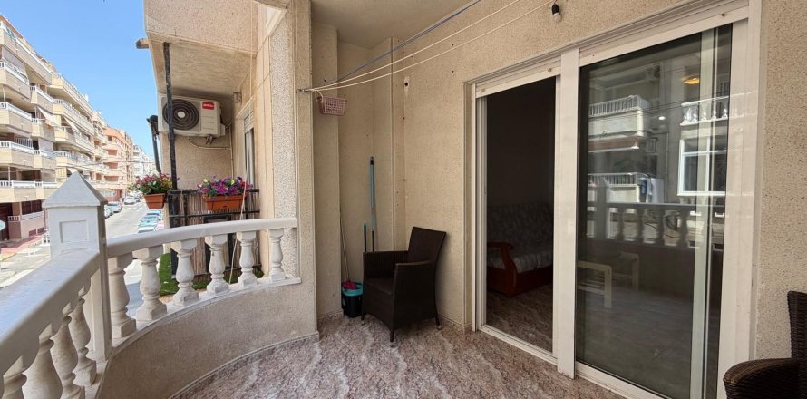 Квартира в Торревьеха, Аликанте, Испания 2 спальни, 85м2 №196081