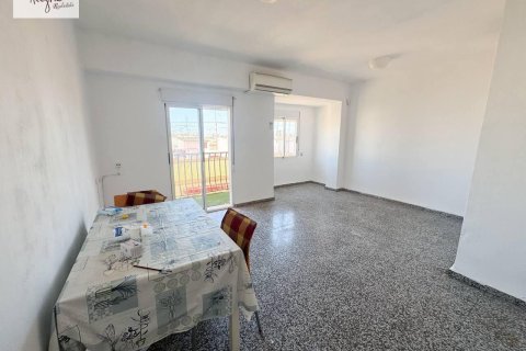 Продажа квартиры в Пуэрто-де-Сагунто, Валенсия, Испания 2 спальни, 77м2 №196079 - фото 2