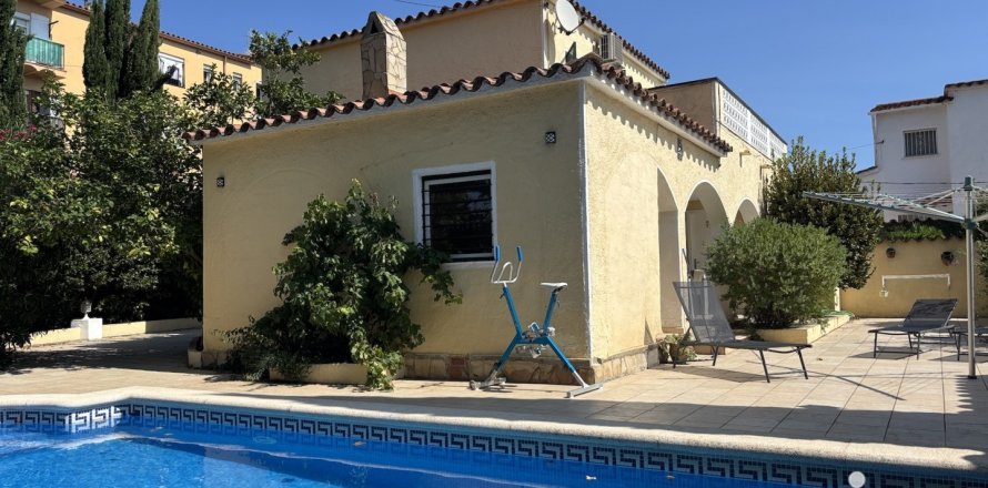 Сasa en Empuriabrava, Gerona, España 4 dormitorios, 168 m2 No. 154060