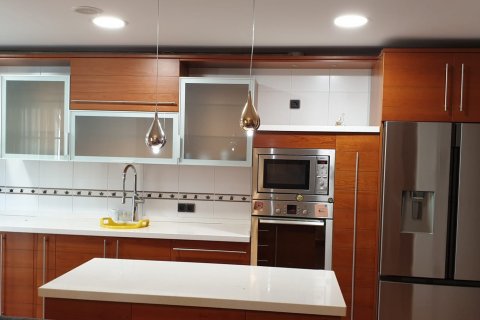 Продажа дома в Леон, Испания 6 спален, 700м2 №154062 - фото 10