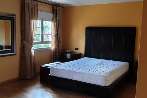 Продажа дома в Леон, Испания 6 спален, 700м2 №154062 - фото 16